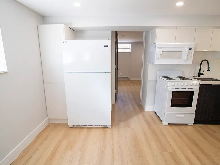 179 Burnside Dr #LOWER — Photo 15