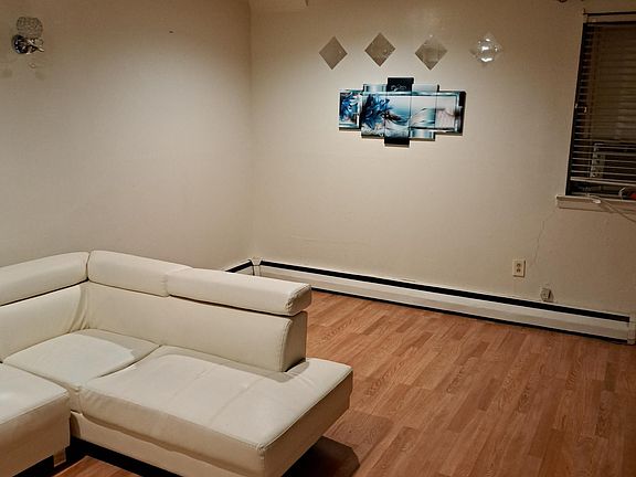 2nd image of 1492 Oakley St APT 1