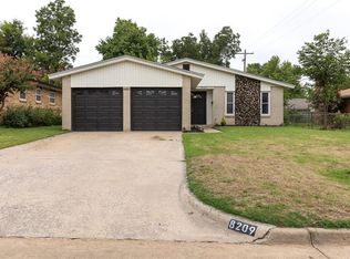 8209 NW 28th St, Bethany, OK 73008