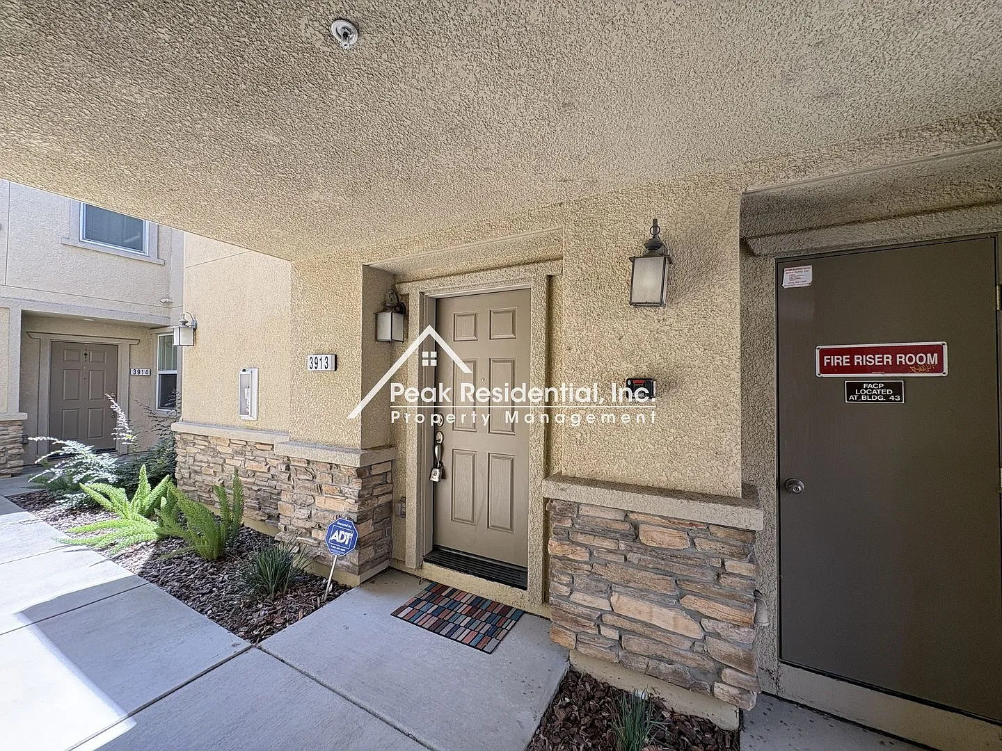 Nice 2bd/2ba North Natomas Condo with 2 Car Garage — Photo 3