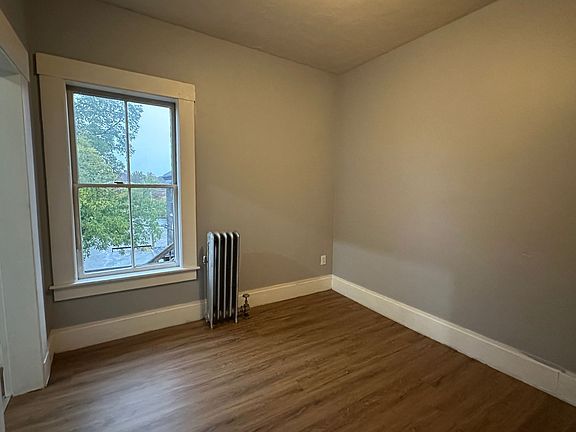 5th image of 50-52 Rowe Ct #75-4
