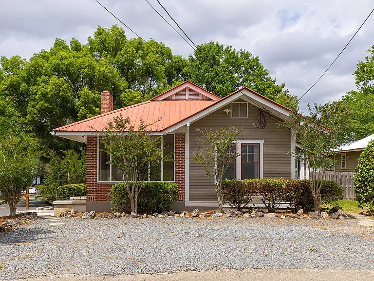 825 SE Sanchez Ave — Photo 1