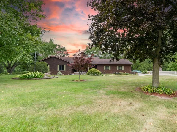 5465 N Feather Valley Rd, Fremont, IN 46737