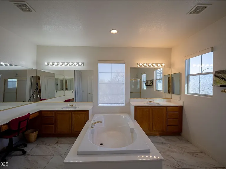 359 Hoskins Ct — Photo 44