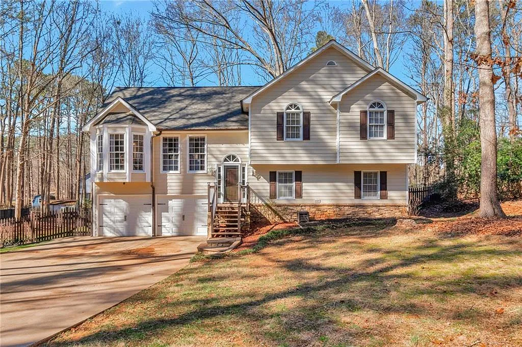 4 bed, 3.0 bath, 2019 sqft, $5,750 — Photo 1