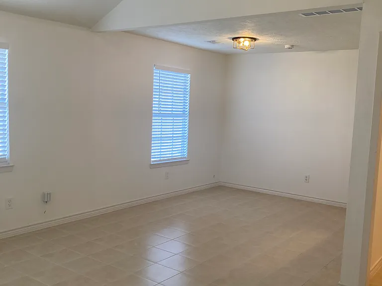 5615 Duoto St — Photo 8