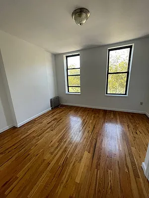 Rented by Greenrock Management | media 19