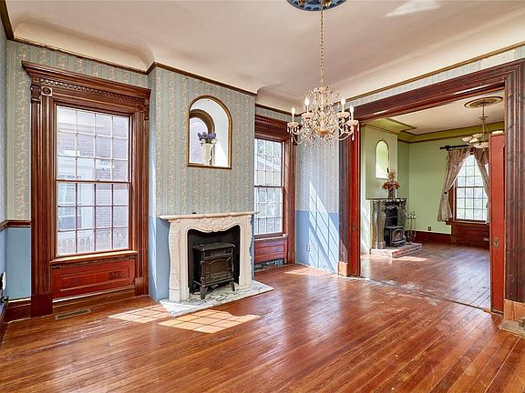 5th image of 2102 Forest Ave