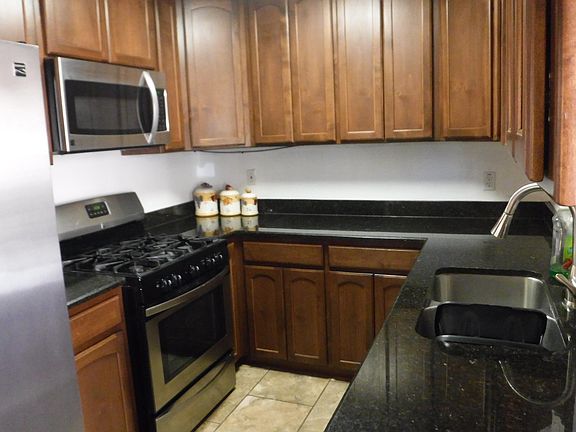 4th image of 1006 Saint Johns Dr