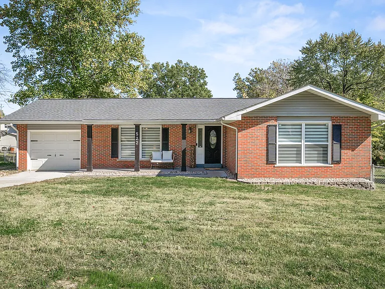 522 Ross Ln — Photo 2