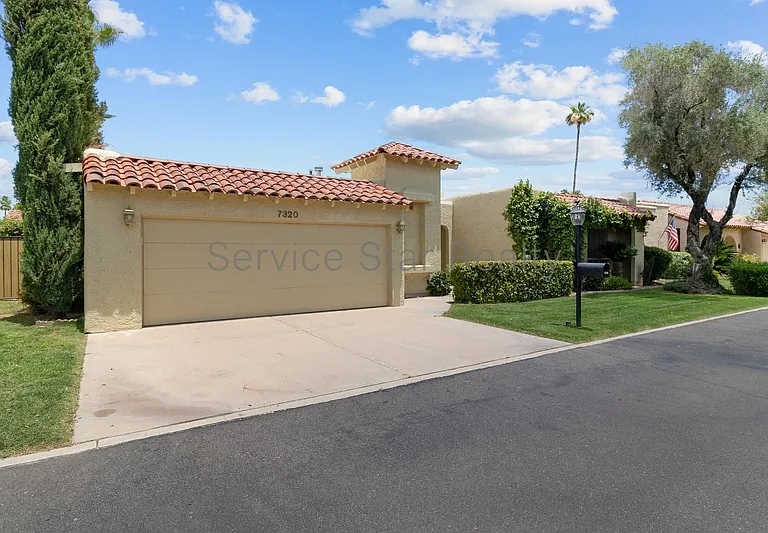 7320 E Rose Ln — Photo 2