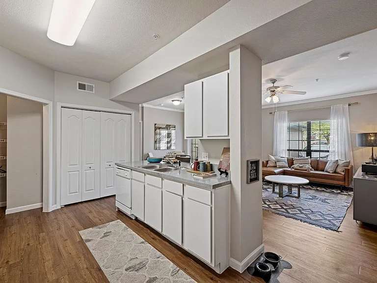 12820 N Lamar Blvd — Photo 21