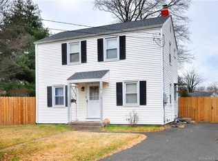 16 Oval Ln, Manchester, CT 06040