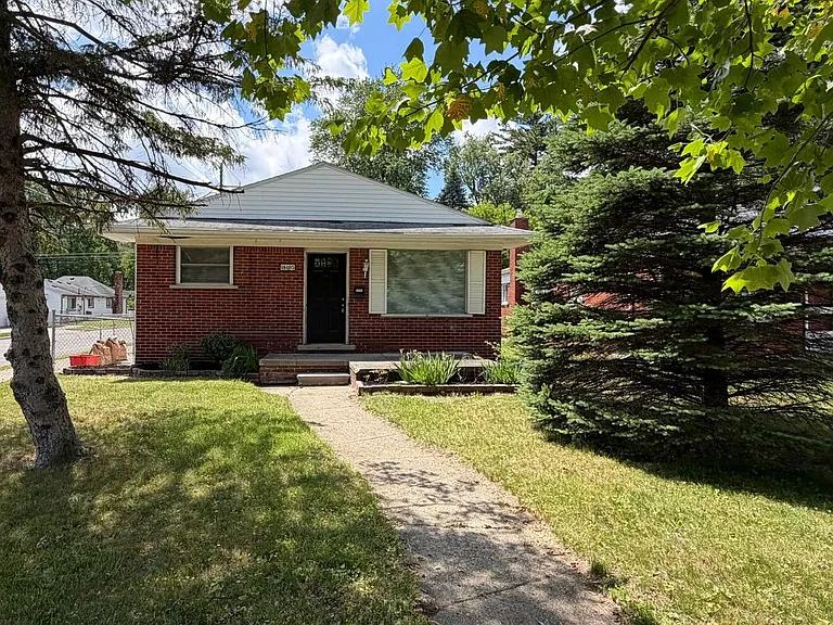 18405 Gillman St — Photo 1