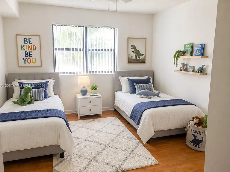 560 S Park Rd #723 — Photo 5