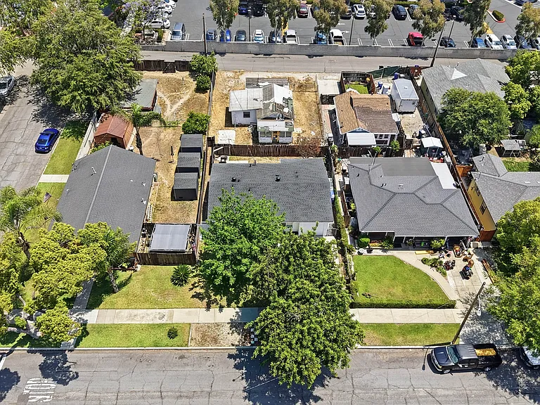 584 N 8th Ave — Photo 12