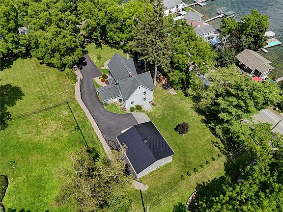 3rd image of 4174 W Lake Rd