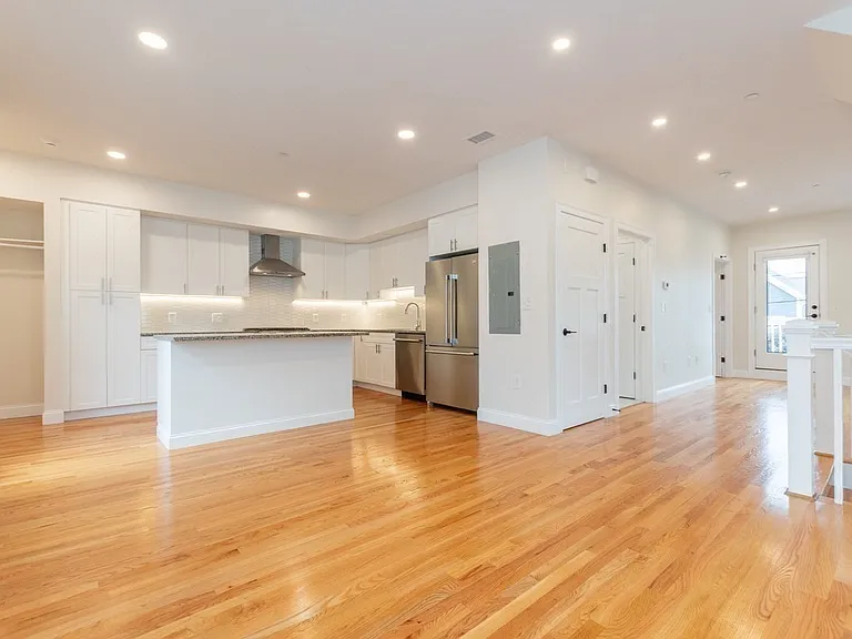 210 Adams St #3 — Photo 6