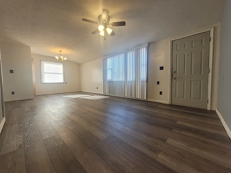 411 N Sheridan Ave — Photo 3