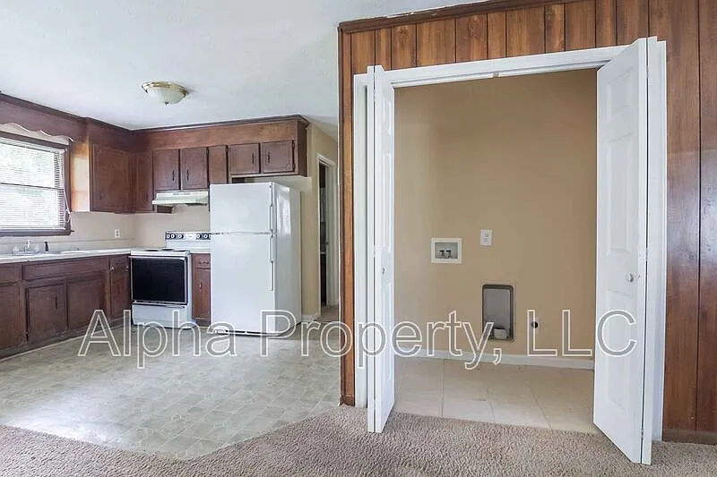 3 bed, 1.5 bath, 1100 sqft, $1,275 — Photo 4