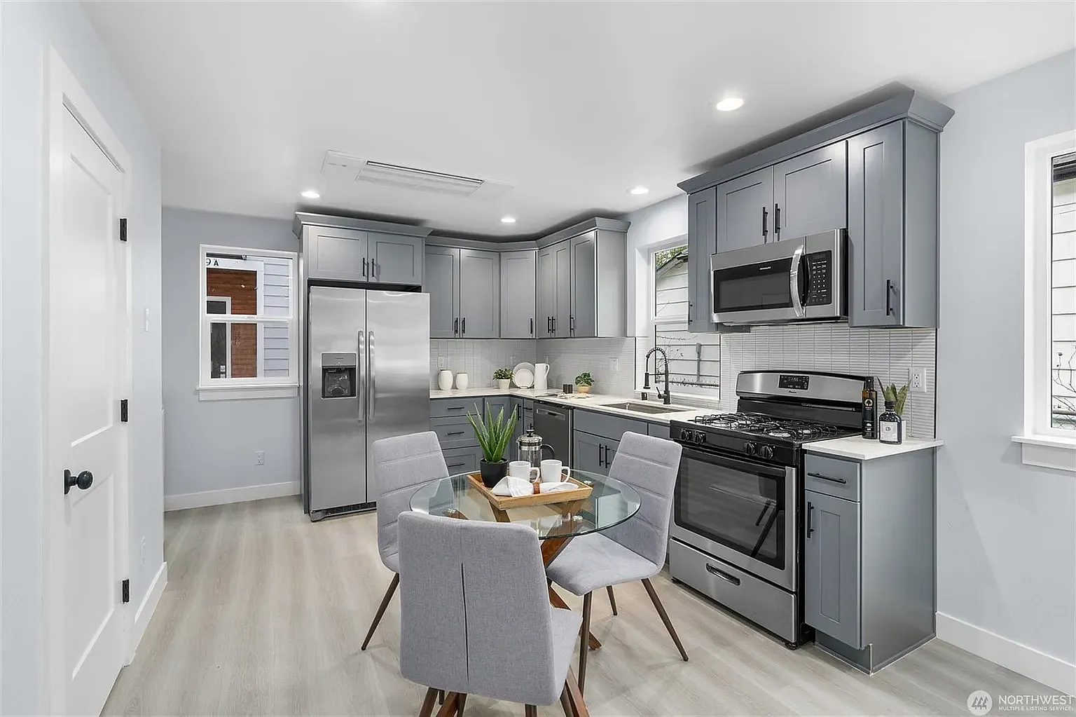 2 bed, 832 sqft, $2,695 — Photo 4
