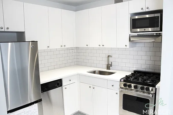 Rented by Mirador Real Estate | media 22