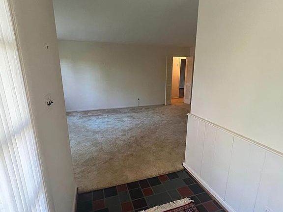 3rd image of 15 Stonewall Ln