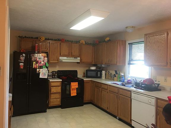 3rd image of 11930 Henia Cir