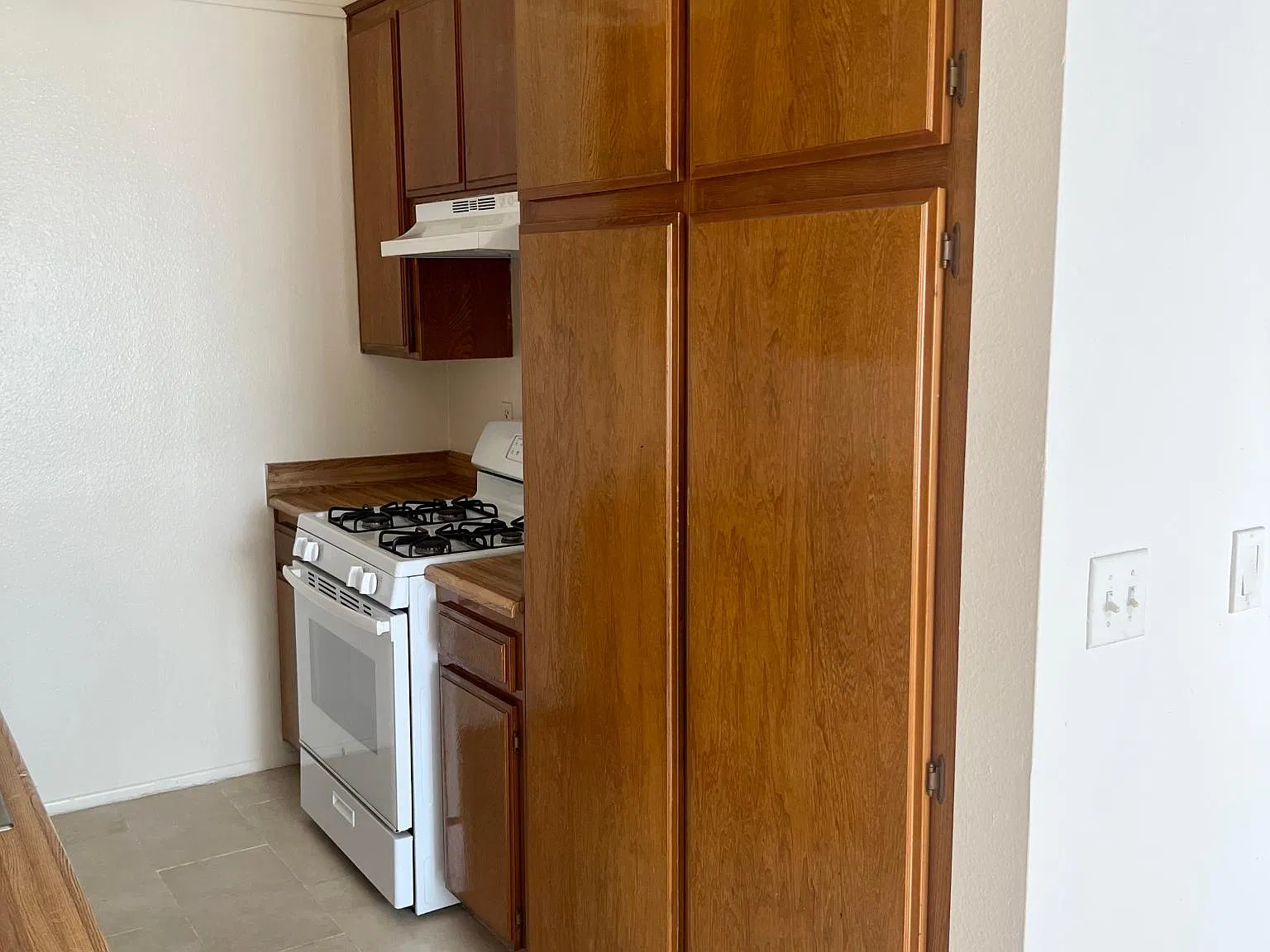 17149 Chatsworth St — Photo 4