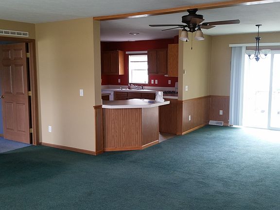 2nd image of 408 E Avenue B