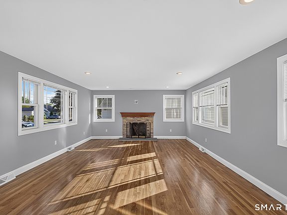 2nd image of 135 York St