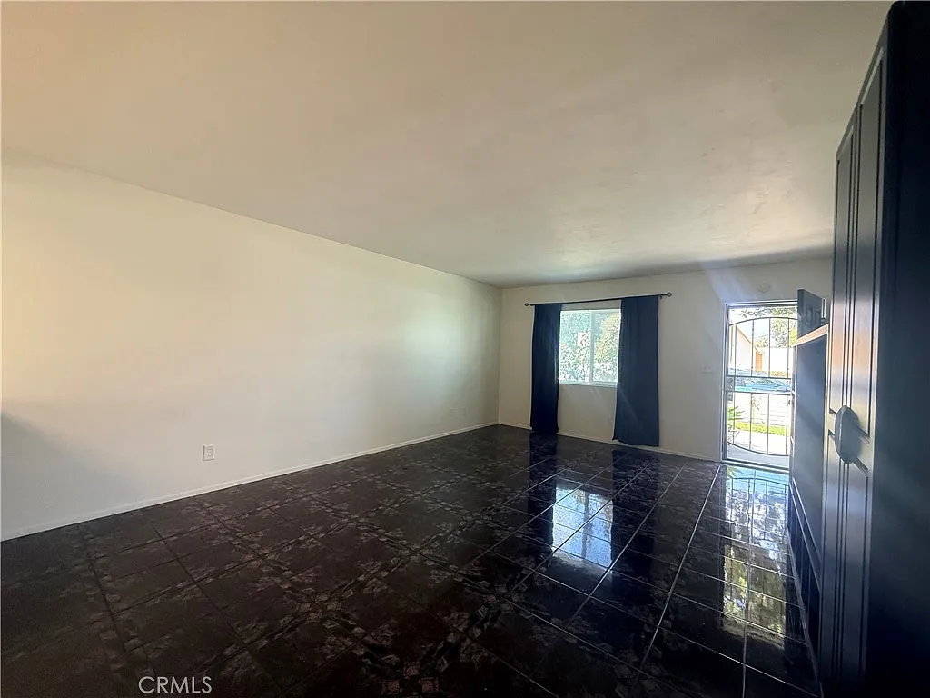 2 bed, 917 sqft, $2,450 — Photo 3