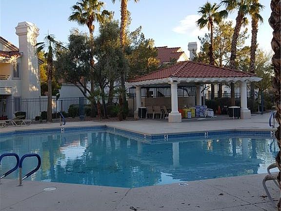4th image of 749 Yacht Harbor Dr