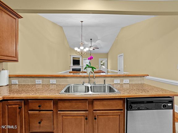 5th image of 1624 Brook Hollow Drive #B