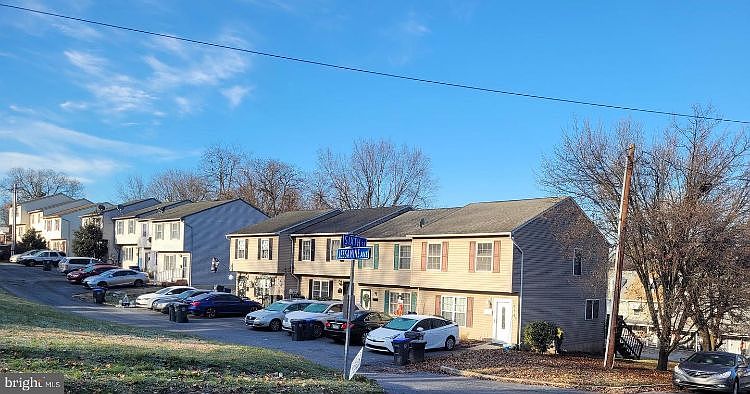 2nd image of 400 Jessamine Ave