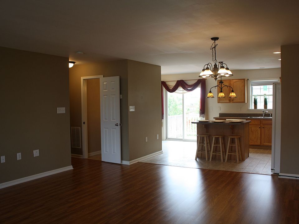 LivingRm, Kitchen, Breakfast