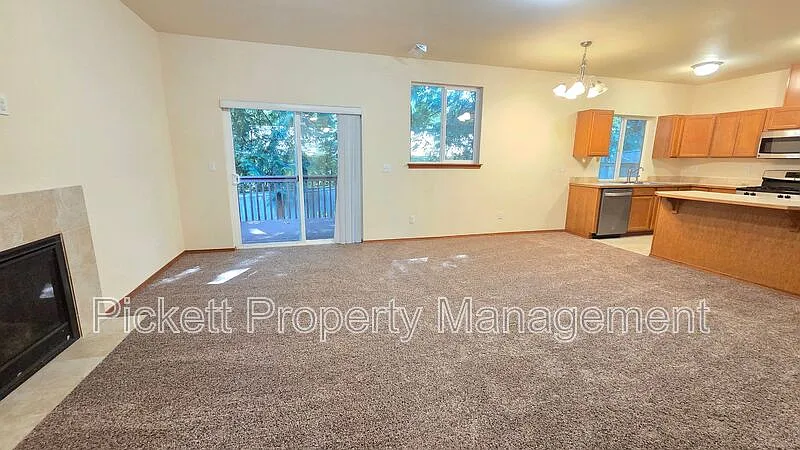 4 bed, 2.5 bath, 1700 sqft, $2,500 — Photo 3