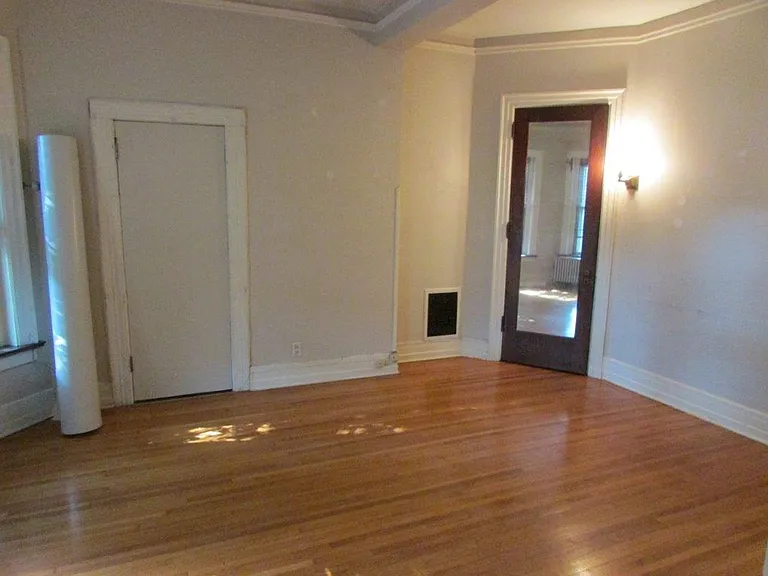 121 E Gilman St — Photo 37