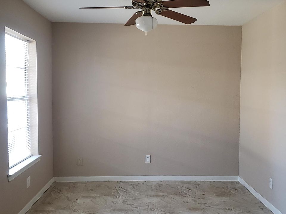 2nd image of 1001 W Lobitt St #3