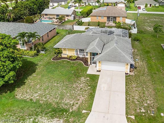 3rd image of 2528 SW 11th Pl