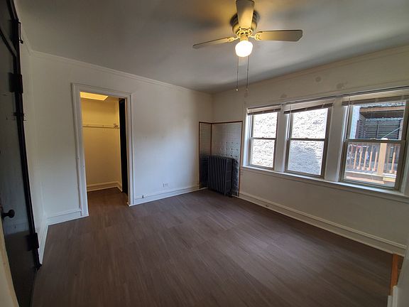 3rd image of 834 W Fullerton Ave #10