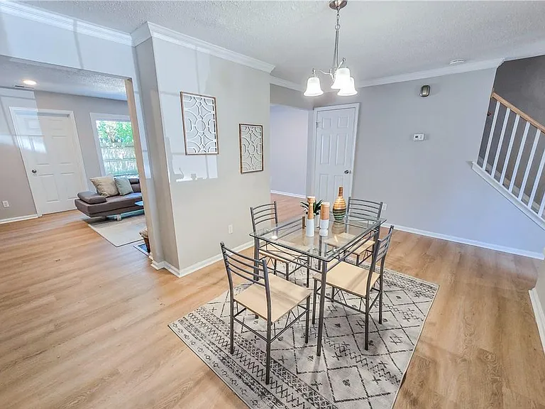 635 Biltmore Dr — Photo 7