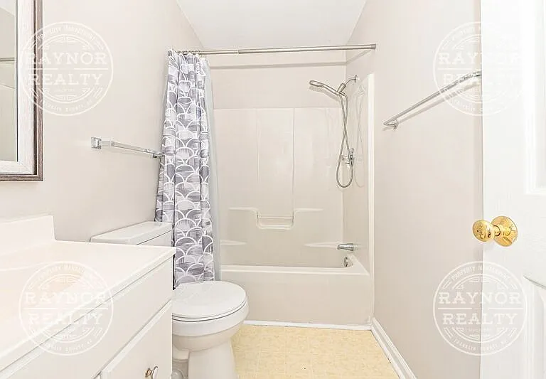 2102 W Knox St #B — Photo 14