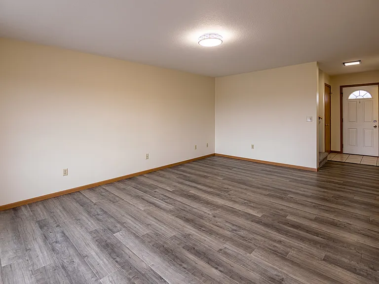 1210 Northernview Dr — Photo 8