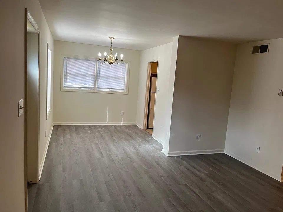 415 Oak St #100