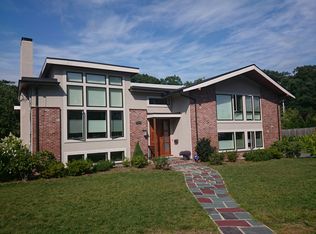 44 Marthas Ln, Brookline, MA 02467