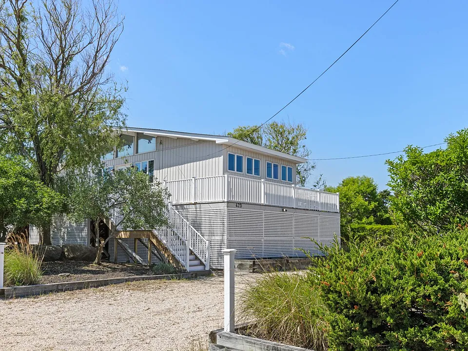 423 Dune Rd #A