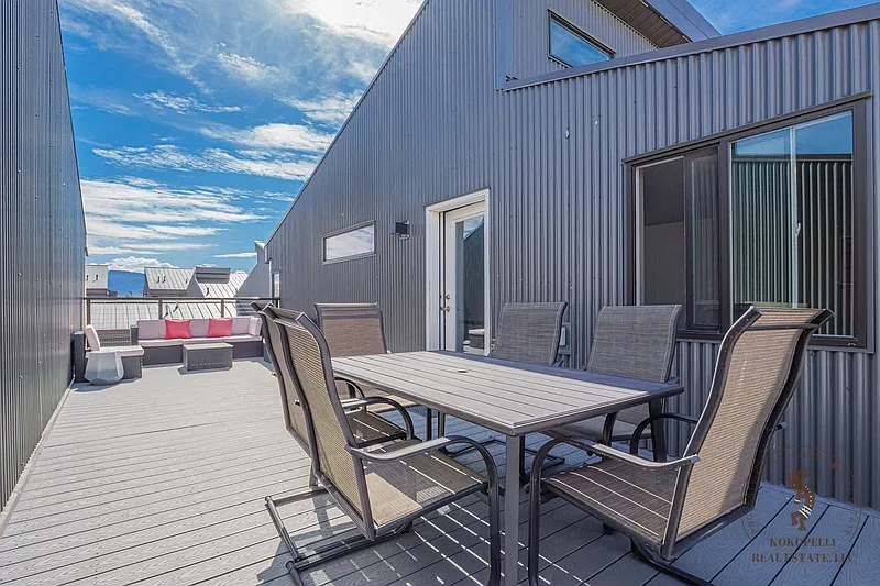 2 bed, 2.5 bath, 1600 sqft, $2,000 — Photo 4