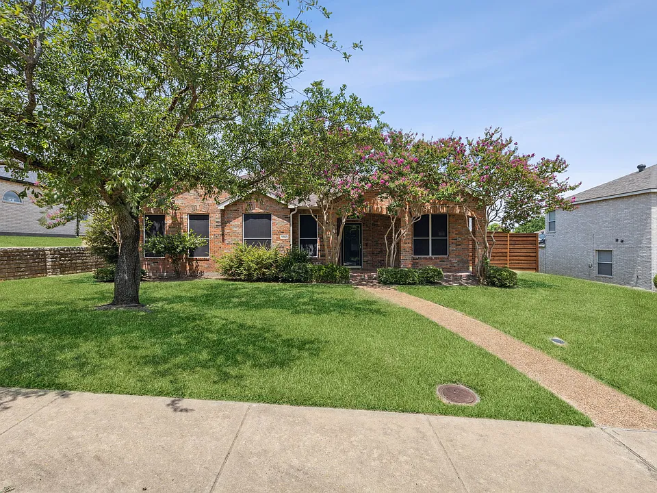 1053 Woodhaven Cir