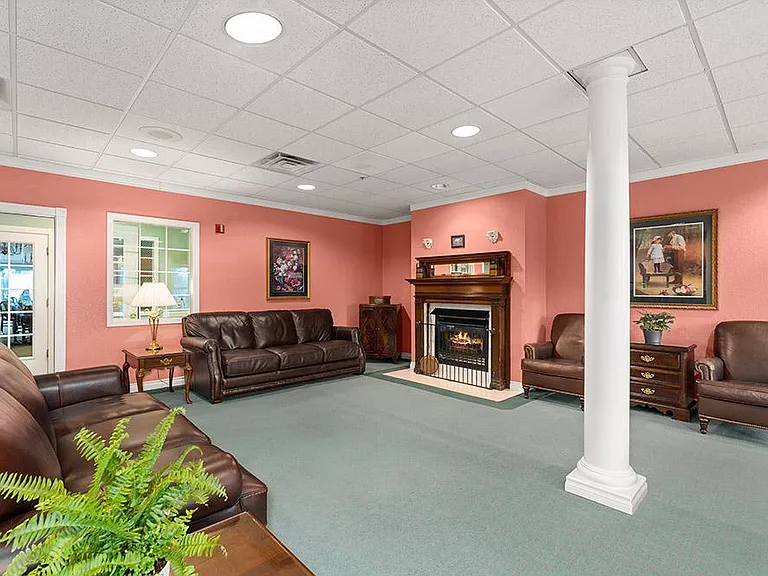 2700 Colonial Dr — Photo 4